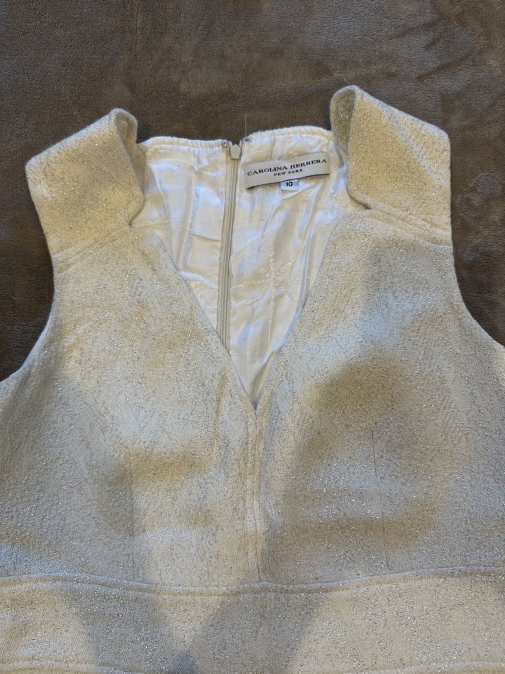Carolina Herrera Ivory Sparkle V-Neck Sleeveless Dress Sz M Used Great condition